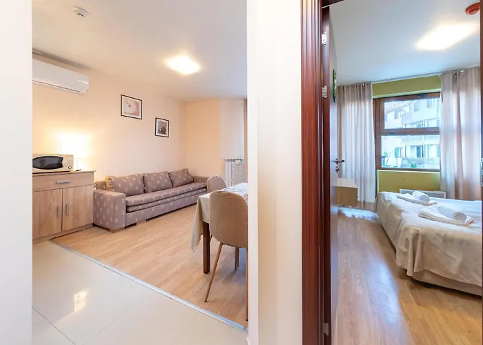 Daire Cozy Mountain-view In Belmont, By Flat Mаnager